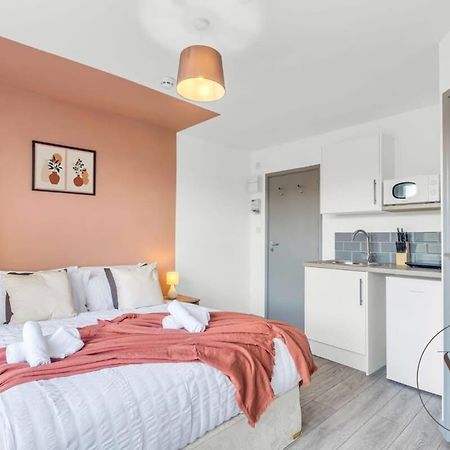 Sienna Longton Studio 2C - Wi-Fi, Alton Towers, Netflix Stoke-on-Trent المظهر الخارجي الصورة
