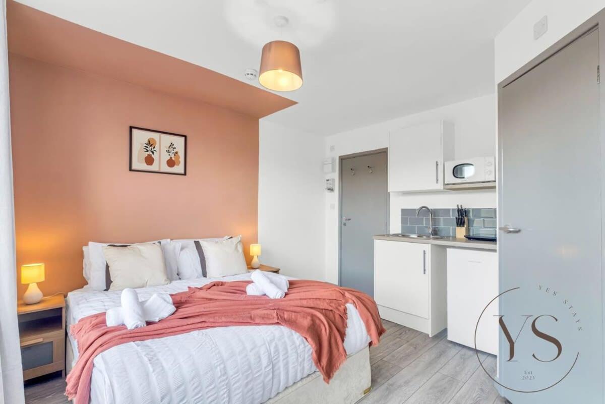 Sienna Longton Studio 2C - Wi-Fi, Alton Towers, Netflix Stoke-on-Trent المظهر الخارجي الصورة