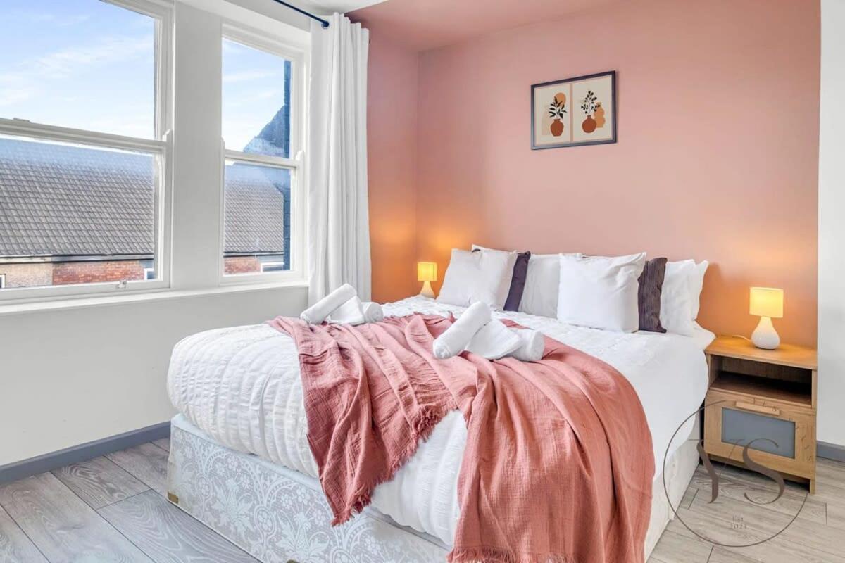 Sienna Longton Studio 2C - Wi-Fi, Alton Towers, Netflix Stoke-on-Trent المظهر الخارجي الصورة