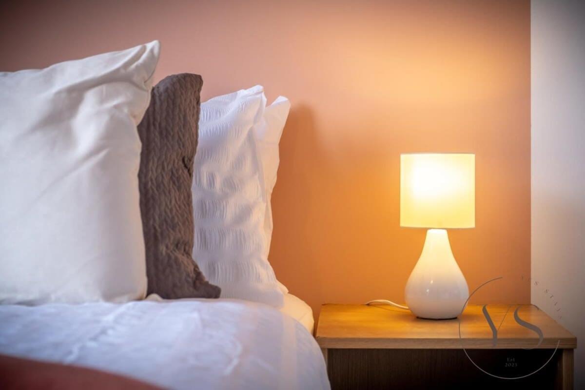 Sienna Longton Studio 2C - Wi-Fi, Alton Towers, Netflix Stoke-on-Trent المظهر الخارجي الصورة
