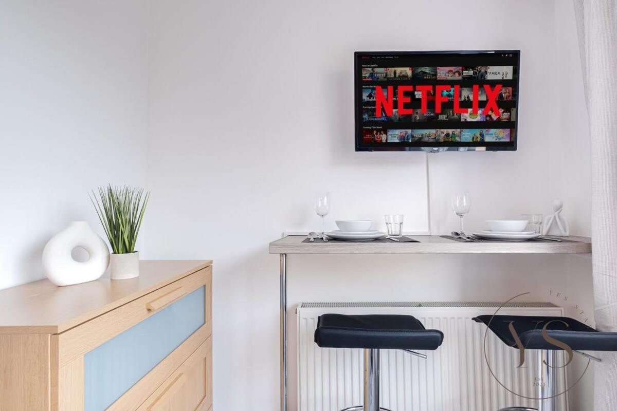 Sienna Longton Studio 2C - Wi-Fi, Alton Towers, Netflix Stoke-on-Trent المظهر الخارجي الصورة