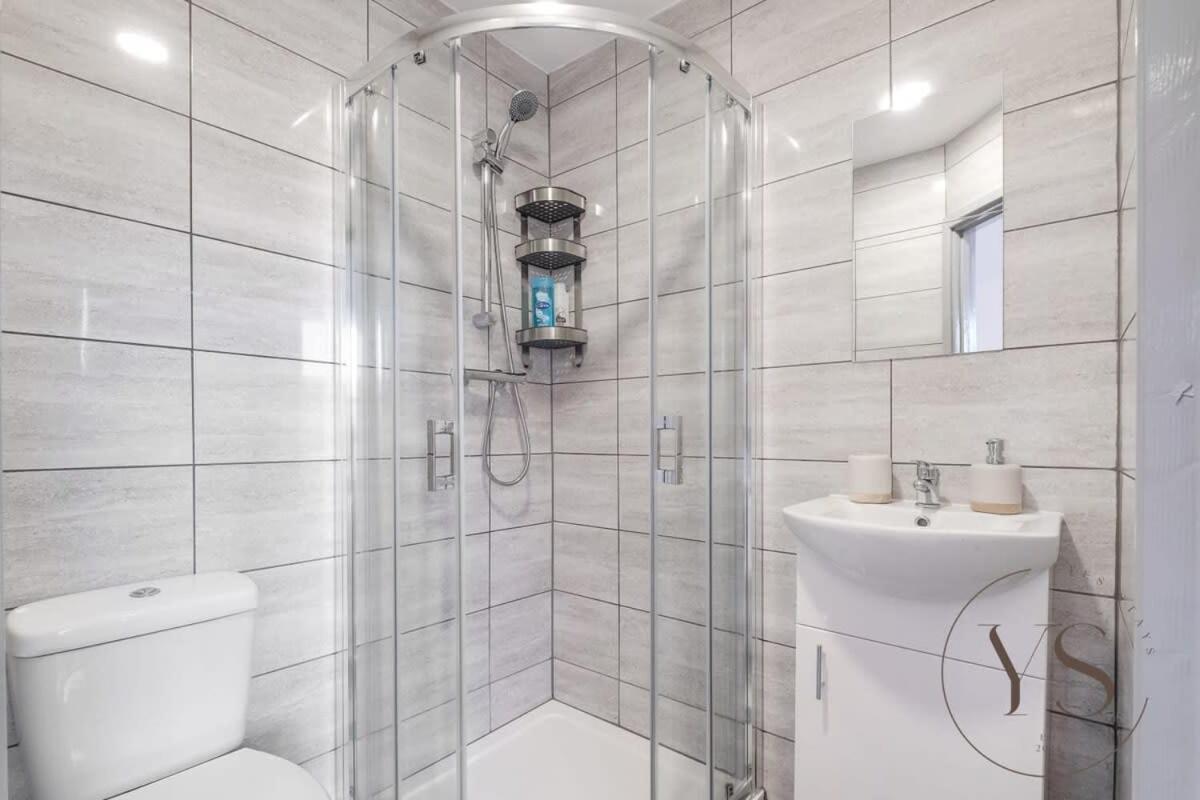 Sienna Longton Studio 2C - Wi-Fi, Alton Towers, Netflix Stoke-on-Trent المظهر الخارجي الصورة