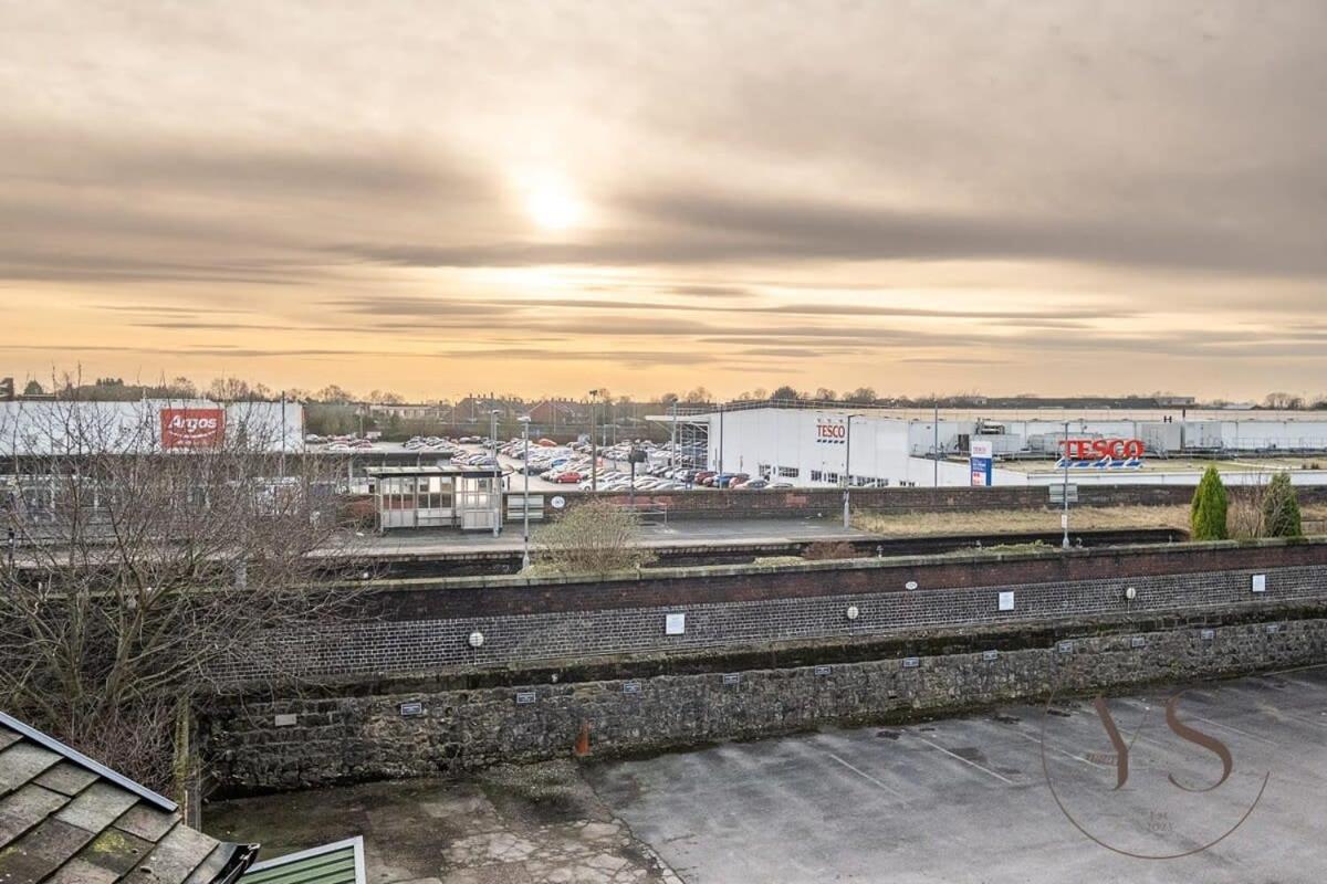 Sienna Longton Studio 2C - Wi-Fi, Alton Towers, Netflix Stoke-on-Trent المظهر الخارجي الصورة